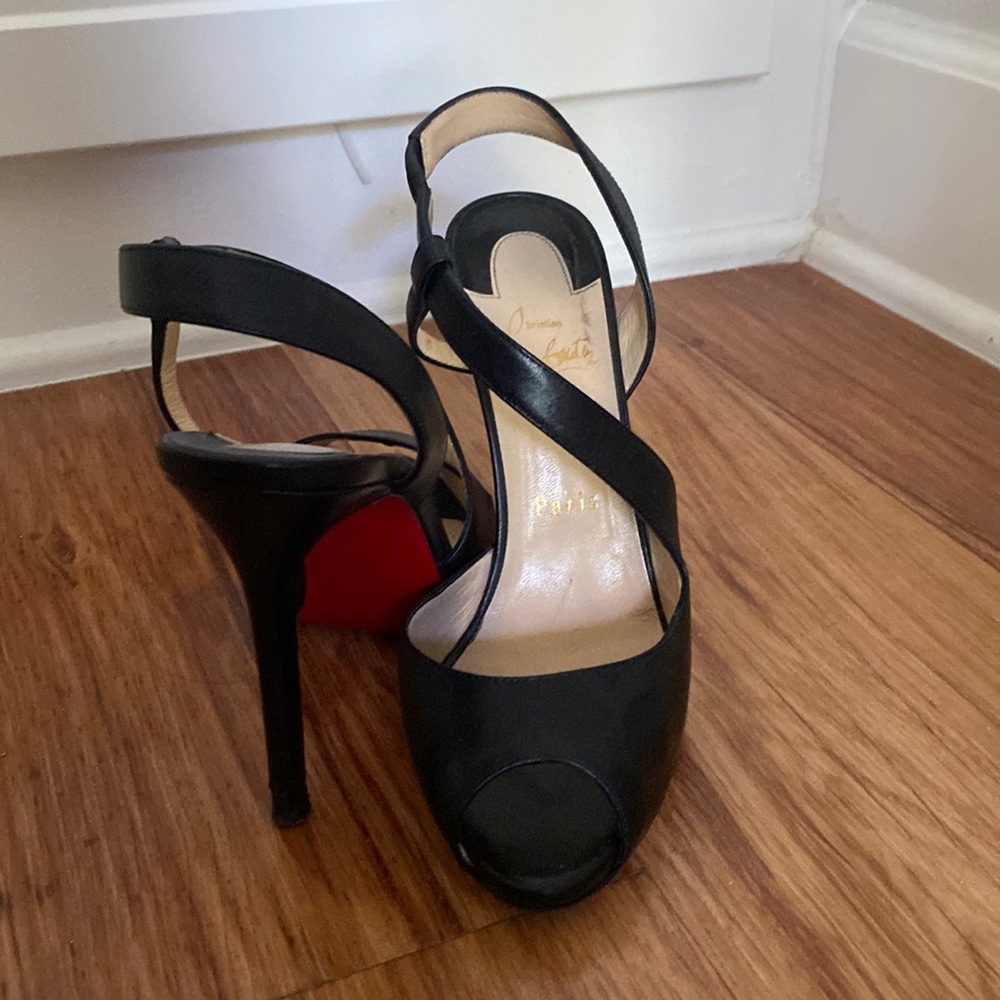 Christian louboutin classic black heels 38.5 peep toe